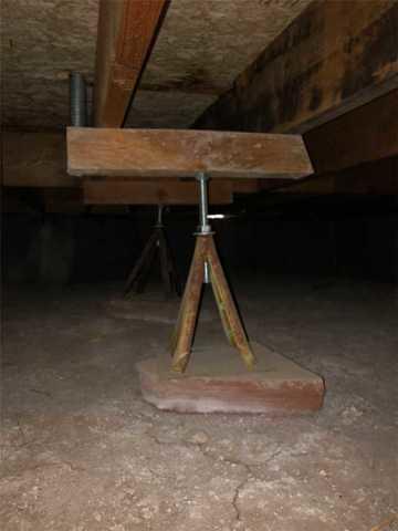 <p>In another area of this Paulden, AZ home's crawlspace, a portable jack sitting on top of a landscaping paver was used as a support... and failing.&nbsp; Remember: your home's crawlspace shouldn't look like a game of Jenga.</p>