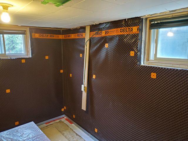 Delta wall fastened to the perimeter walls.