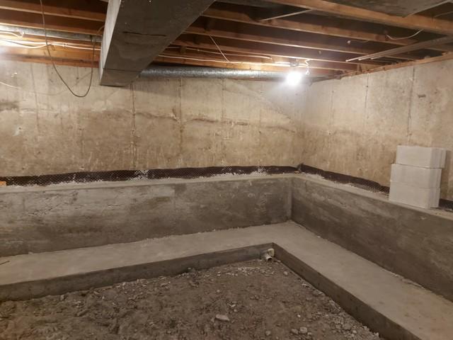 Bench footing before the wall membrane