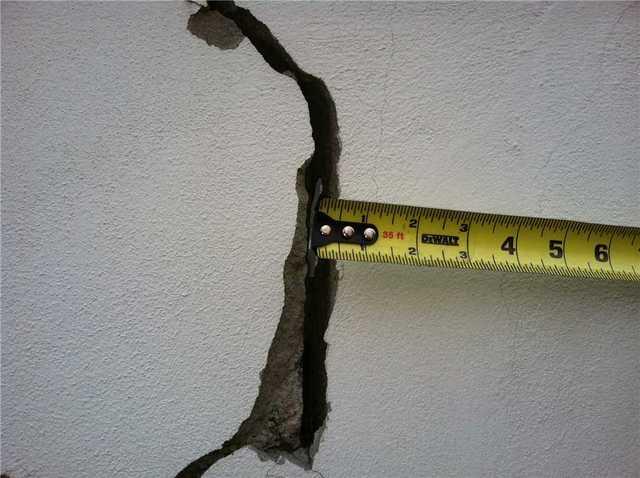 Major Vertical Crack in Foundation