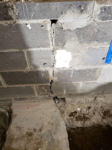 Signs of Foundation Cracking and Settlement