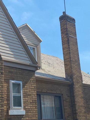 Aged and Uneven Roof on Cincinnati Home