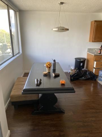 <p>Dining</p>