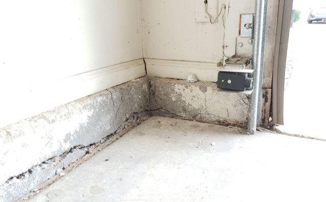 Horizontal Concrete Cracking - Interior Corner