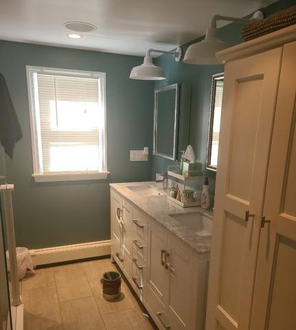 The teal color looks incredible in the bathroom!