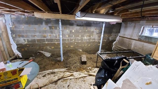 Mur incliné vers l'intérieur du sous-sol