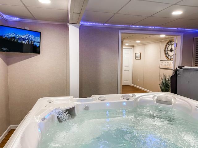 Jacuzzi Tub Basement Ideas - Openbasement
