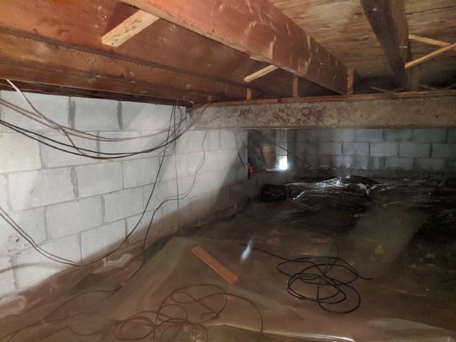 Crawl Space Encapsulation Needed in Maple Grove