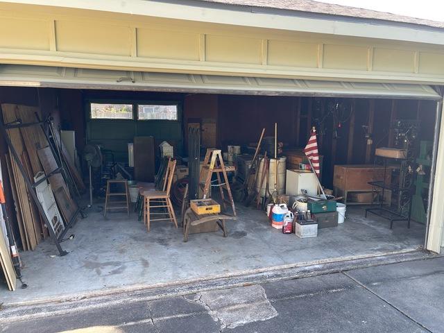 Overall of the garage.