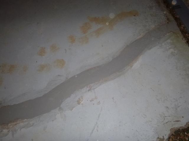 Lateral Drain and Epoxy Floor Cracks Sealing