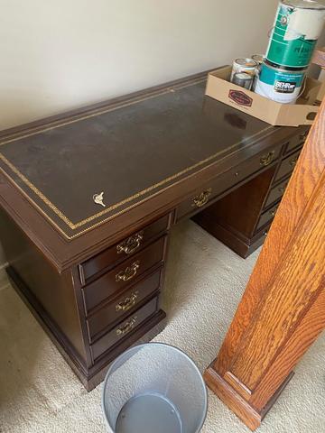 <p>desk</p>