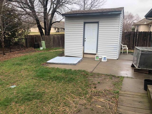 This photo shows the gap beginning to form in between the shed and concrete slab.