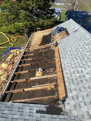 Our team worked with a local roofing company to gain access to the lower roof space here.