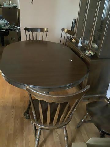 <p>This will easily be donated to a local donation center</p>