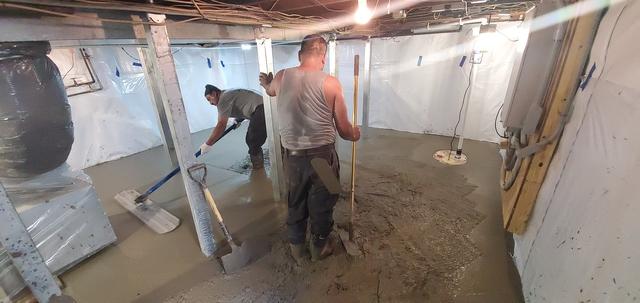 Once all the concrete was distributed evenly we started to apply a semi-finish.