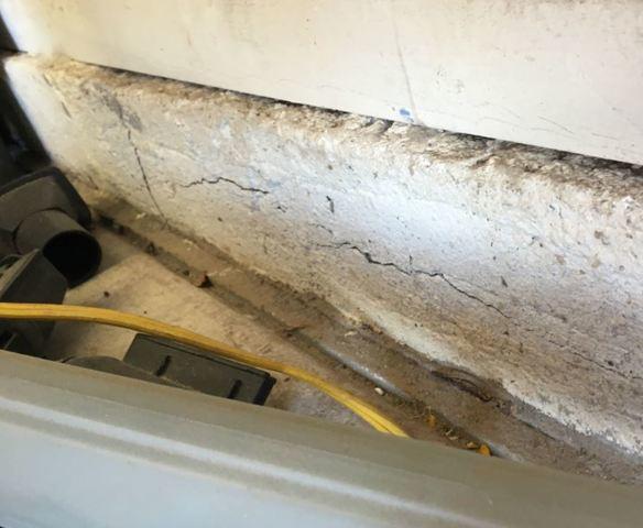 Stem Wall Failure Signs: Concrete Cracks