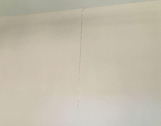 Interior Vertical Dry Wall Crack