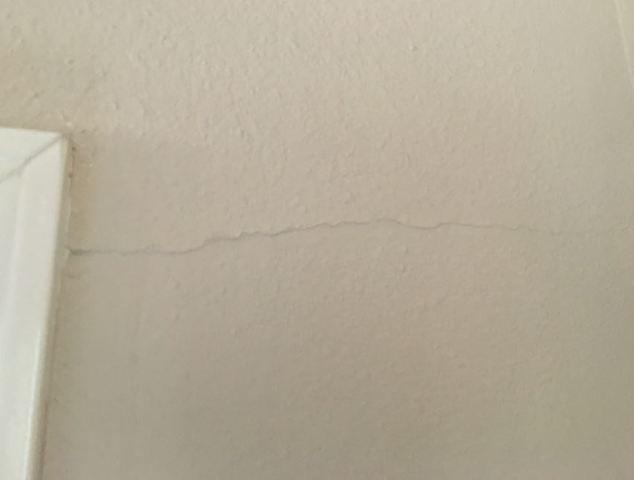 Interior Horizontal Dry Wall Crack