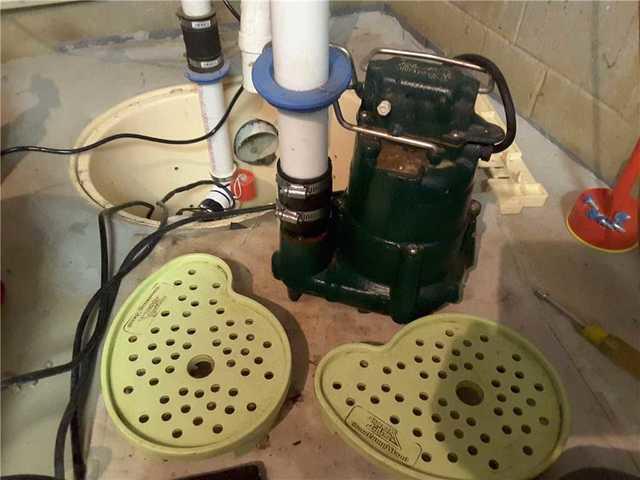 Cast Iron Pump and Pump Stands