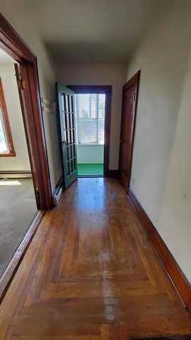 The hallway after removing the lingering pieces of furniture