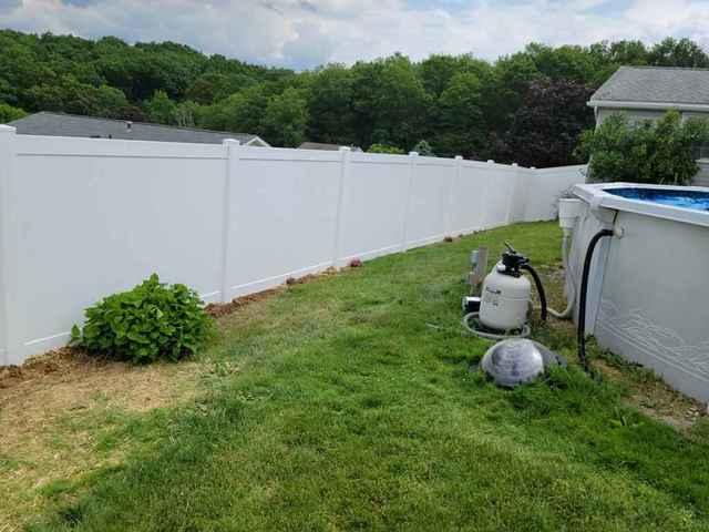 6' White Acadia Vinyl Privacy Fence (1) 4' gate