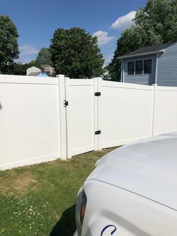 6' White Vinyl Acadia Privacy Fence Back yard (1) 3' gate / (1) 4' gate Installation