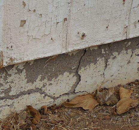 Stem wall Failure Symptoms: Horizontal Concrete Crack