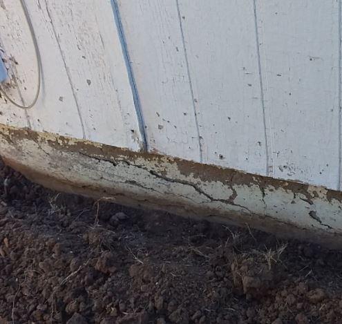 Stem wall Failure Symptoms: Vertical Concrete Crack