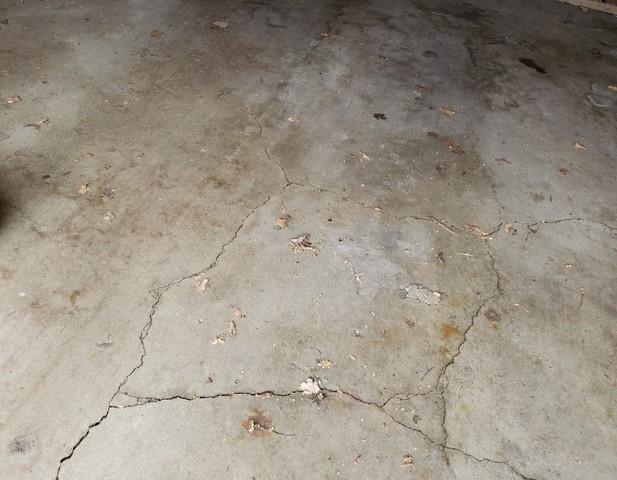 Cracking Concrete in the Middle of the Slab