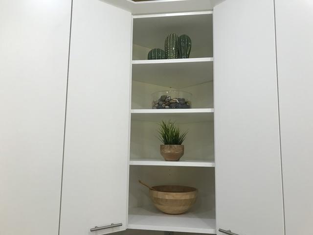 How cute is this open shelving nook!