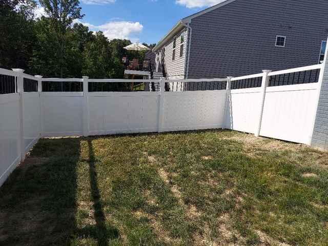 6' White  Vinyl Acadia Privacy with Aluminum Round Black Spindle Top (1) 4' gate / New England Caps on all Fence Posts, Flat caps on Gate Posts