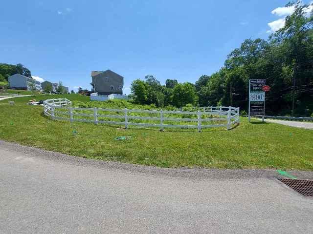 <p>White Vinyl Horse Fence 3 Rail Horse Rail Installation</p>