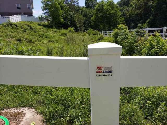 <p>White Vinyl Horse Fence 3 Rail Horse Rail Installation</p>