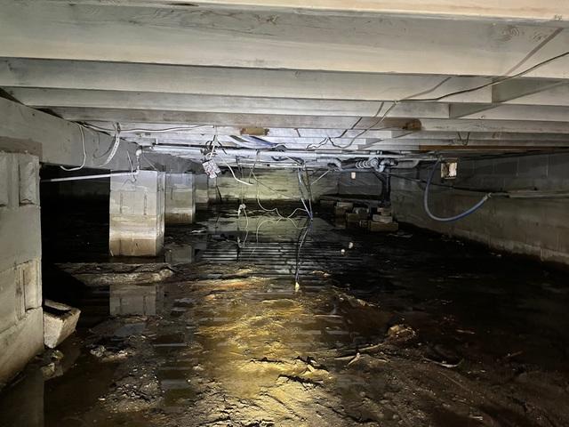 Crawl Space Before Repair