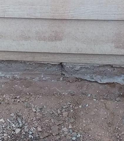 Stem Wall Failure Signs: Vertical Concrete Cracks