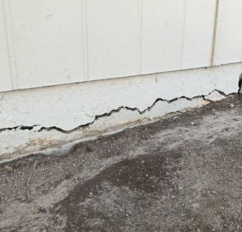 Stem Wall Failure Symptoms: Concrete Cracks