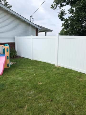 6' White Acadia Privacy Vinyl Fence (1) 4' gate Installation