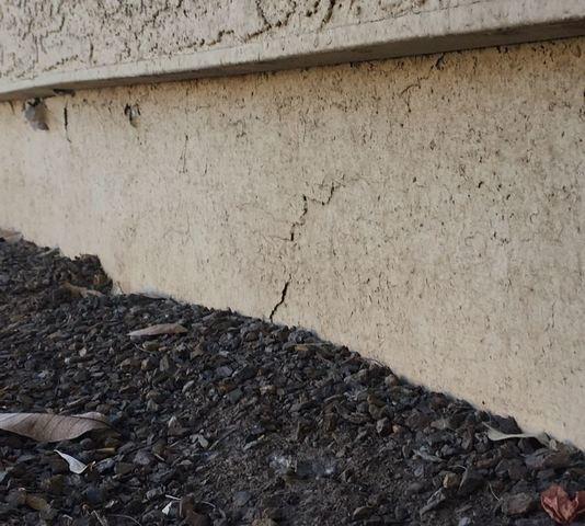 Vertical Concrete cracks on Stem Wall in Phoenix, AZ