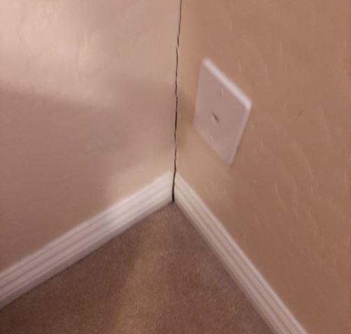 Interior Vertical Crack between Walls in Gilbert, AZ