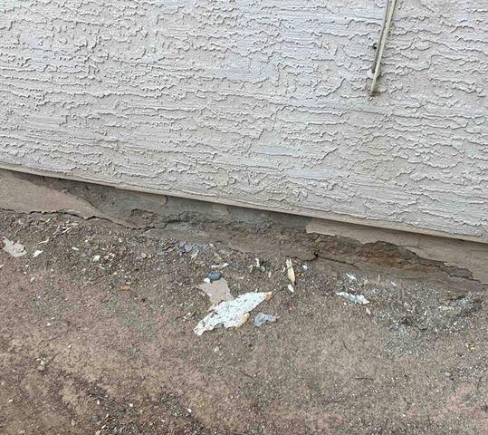 Signs of Advanced Rust in Stem Wall: Horizontal Concrete Cracks