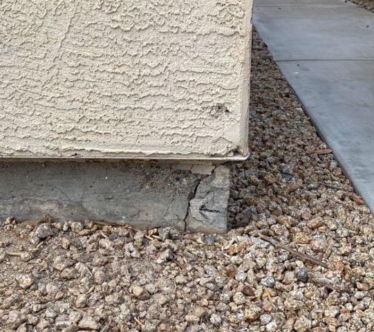 Stem Wall Failure Symptoms: Vertical Cracks