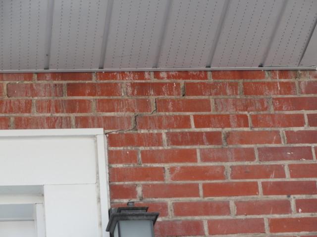 Fissure sur les coins des portes et fenêtres