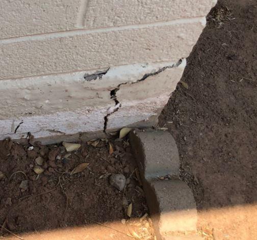 Stem Wall Failure Signs: Vertical Cracks
