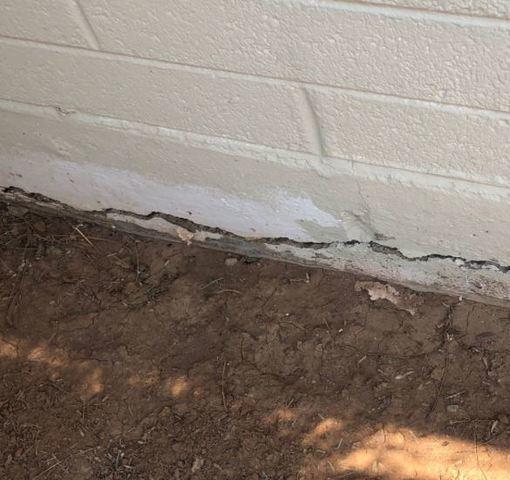 Stem Wall Failure Signs: Horizontal Cracks