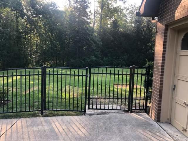 Black 3 Rail Wilmington Flush Bottom Aluminum Fence 4' Gate Installation