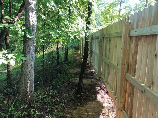 6' Privacy Natural Wood 4' 3 Rail Split Rail with Black Chain Link Installation