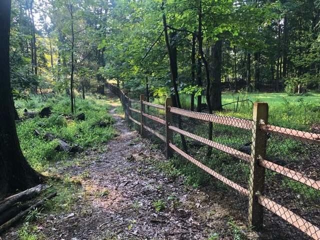 6' Privacy Natural Wood 4' 3 Rail Split Rail with Black Chain Link Installation