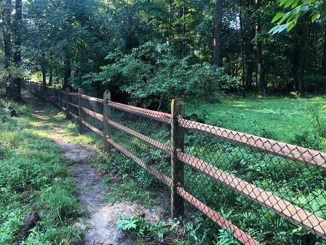 6' Privacy Natural Wood 4' 3 Rail Split Rail with Black Chain Link Installation