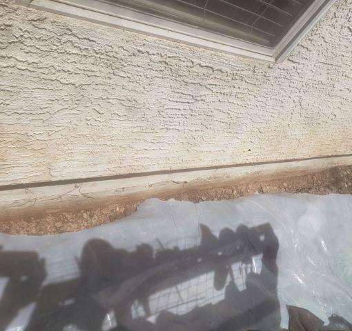Signs of Advanced Rust in Stem Wall: Horizontal Concrete Cracks