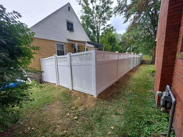 6' White Vinyl Privacy Acadia with Lattice Top